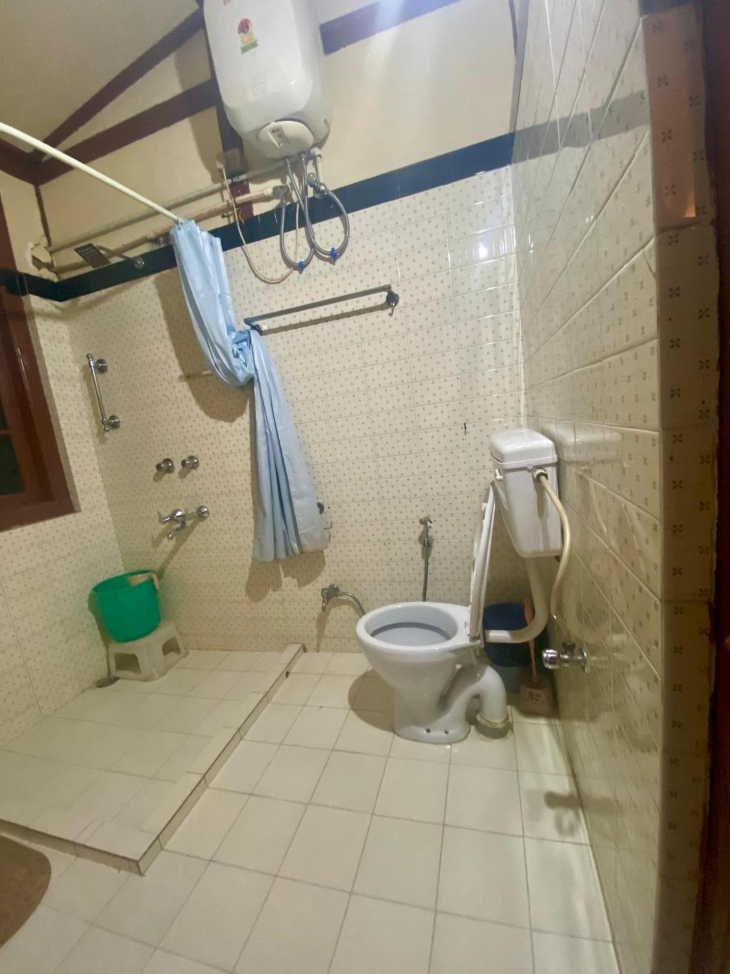 Oasis Guesthouse 西隆 外观 照片