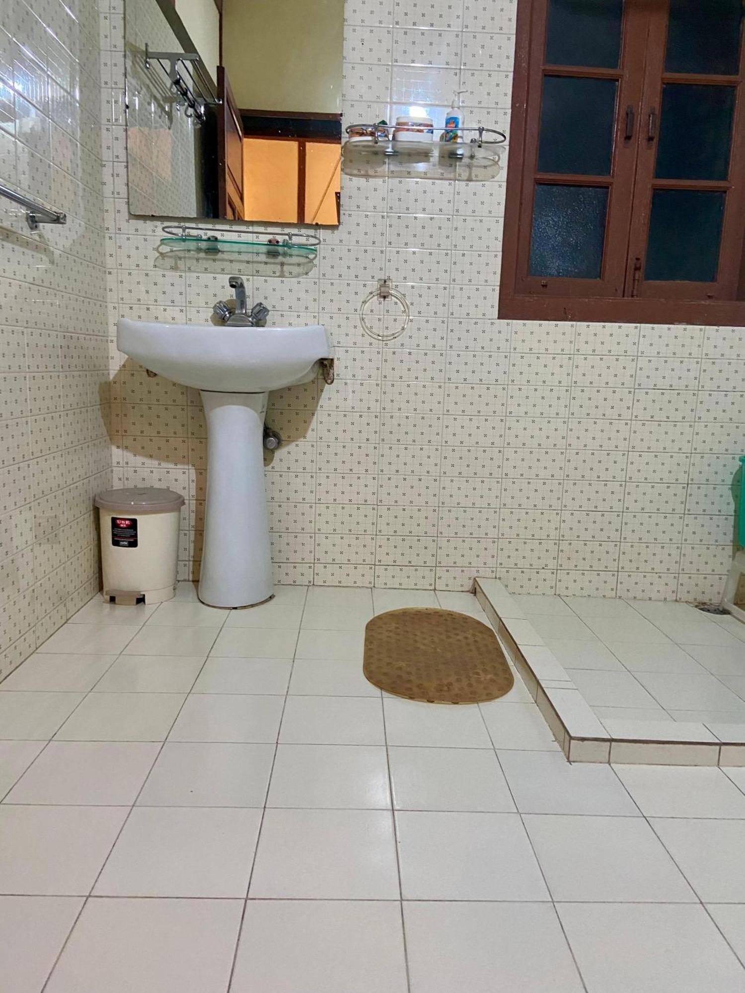 Oasis Guesthouse 西隆 外观 照片