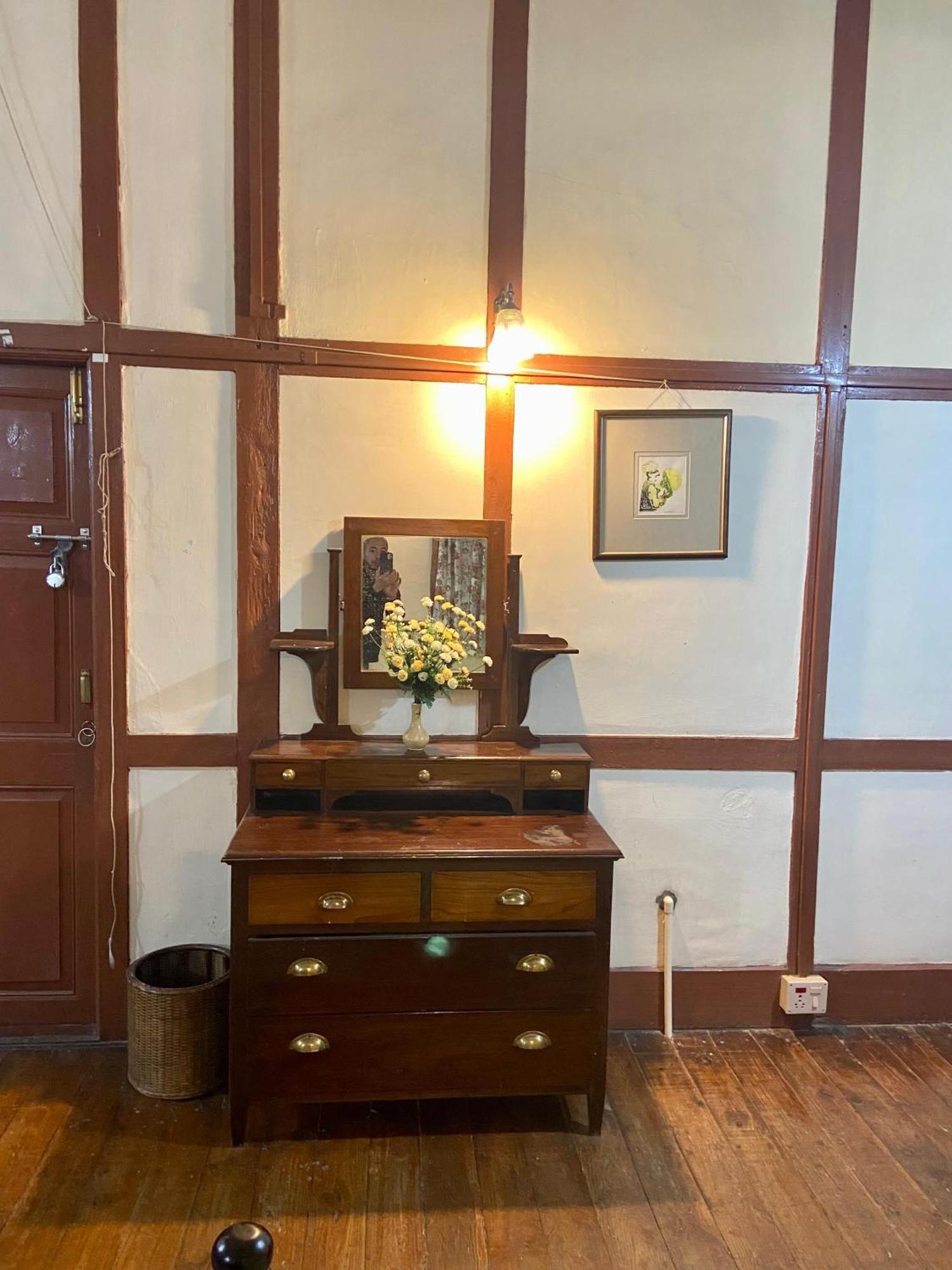 Oasis Guesthouse 西隆 外观 照片