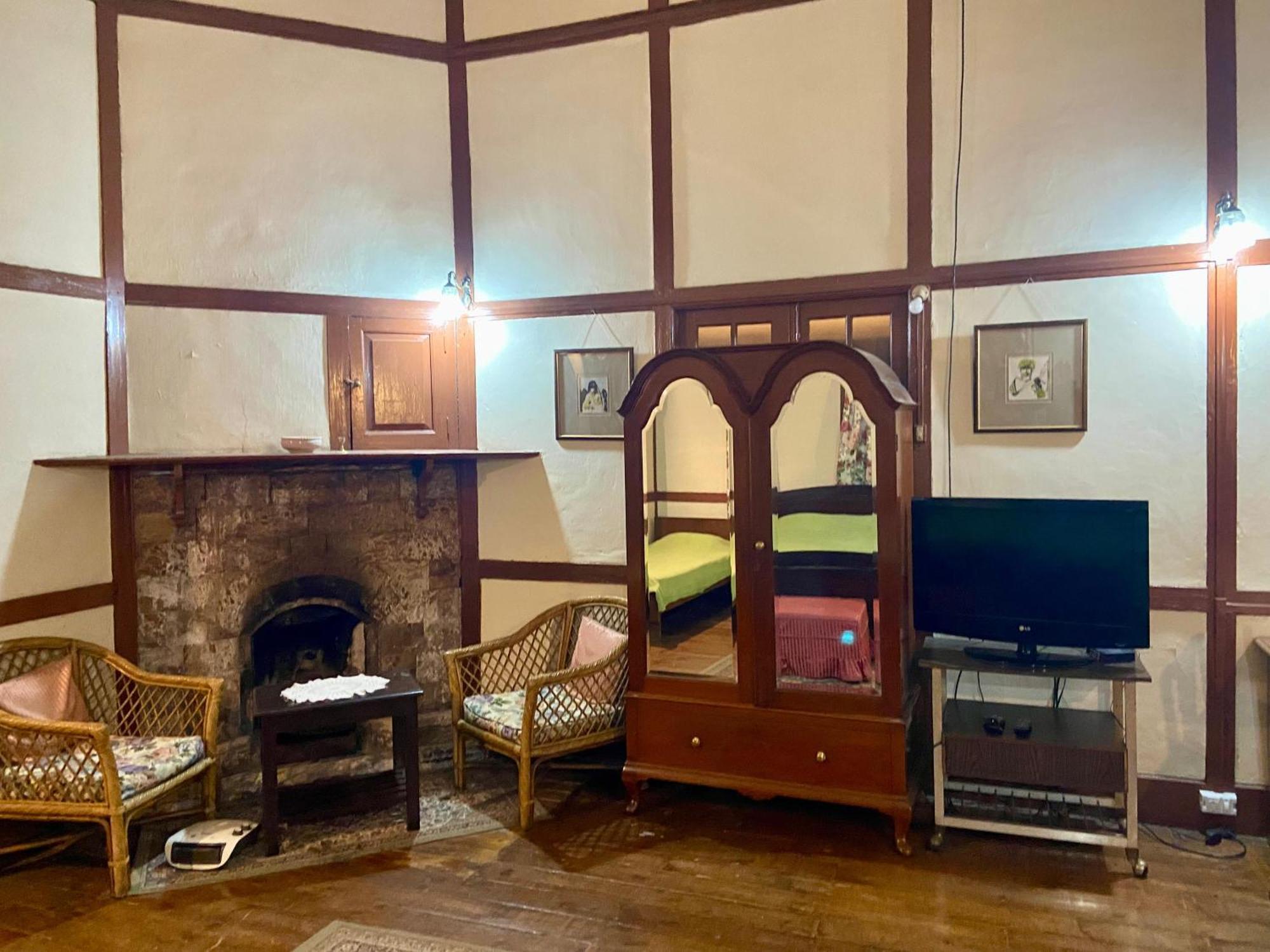 Oasis Guesthouse 西隆 外观 照片